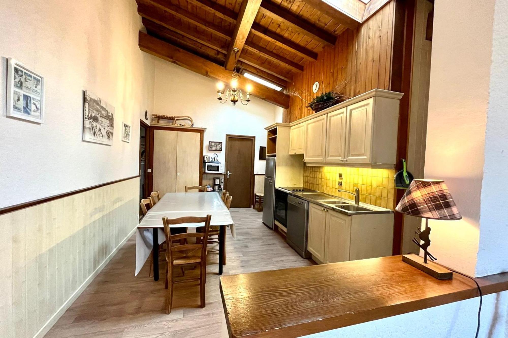 Nice And Bright Apartment In Комблу Экстерьер фото