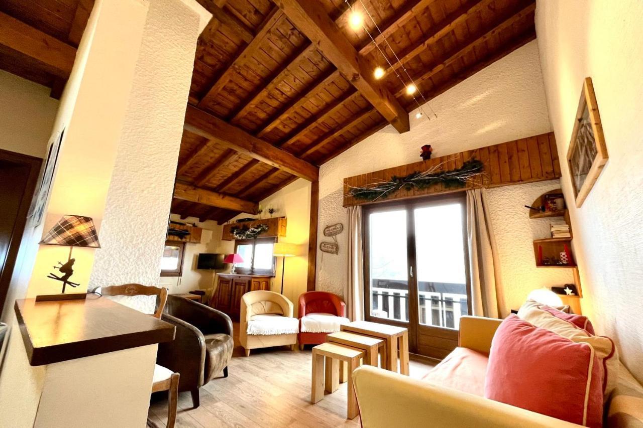 Nice And Bright Apartment In Комблу Экстерьер фото